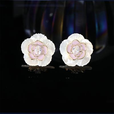 Boucles d'oreilles Camélia en Émail Design de Luxe Léger pour Dames Élégantes Niche Tendance et Polyvalentes Boucles d'oreilles Fleur Design Niche
