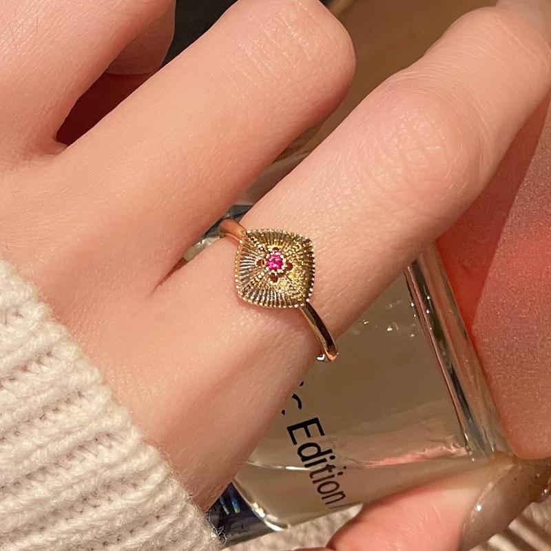 Mittelalterlicher französischer Retro Zir*****Stiftring Damen Nischen-Design High-End Liebesaccessoires Damen