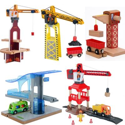 NEU Holzbahn Hängender Turm Eisenbahnzubehör Magnetischer Kinderwagen Spielszene Dekoration Schienen Spielzeug