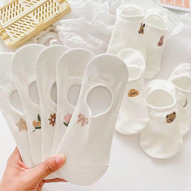 Summer Thin, White, Versatile and Cute Cartoon Shallow Boat Socks for Women, Breathable, Sweat-absorbing and Invisible Socks for Women