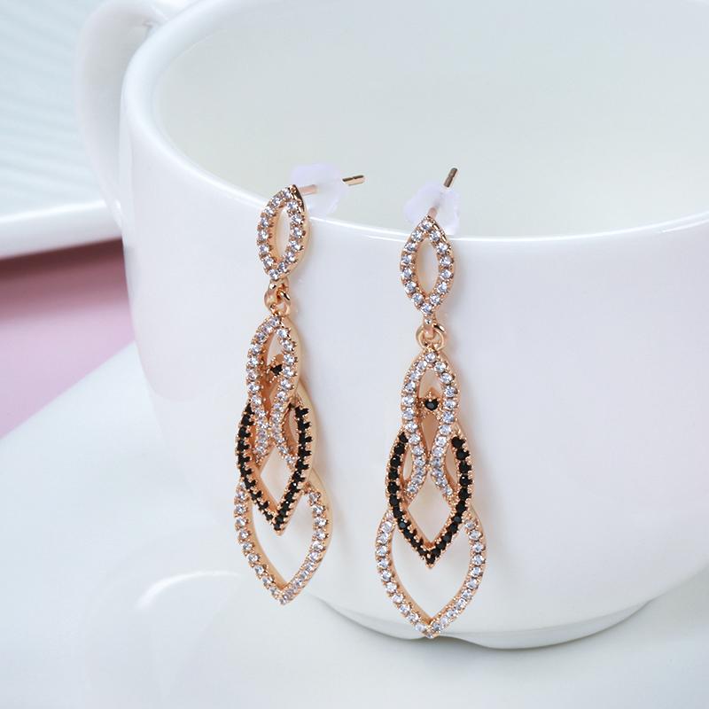 Voll Schwarz Weiß Zirkon Spiel Hohl Geometrische Stud Ohrringe Frauen Gothic Mode Schmuck Persönlichkeit Party Zubehör