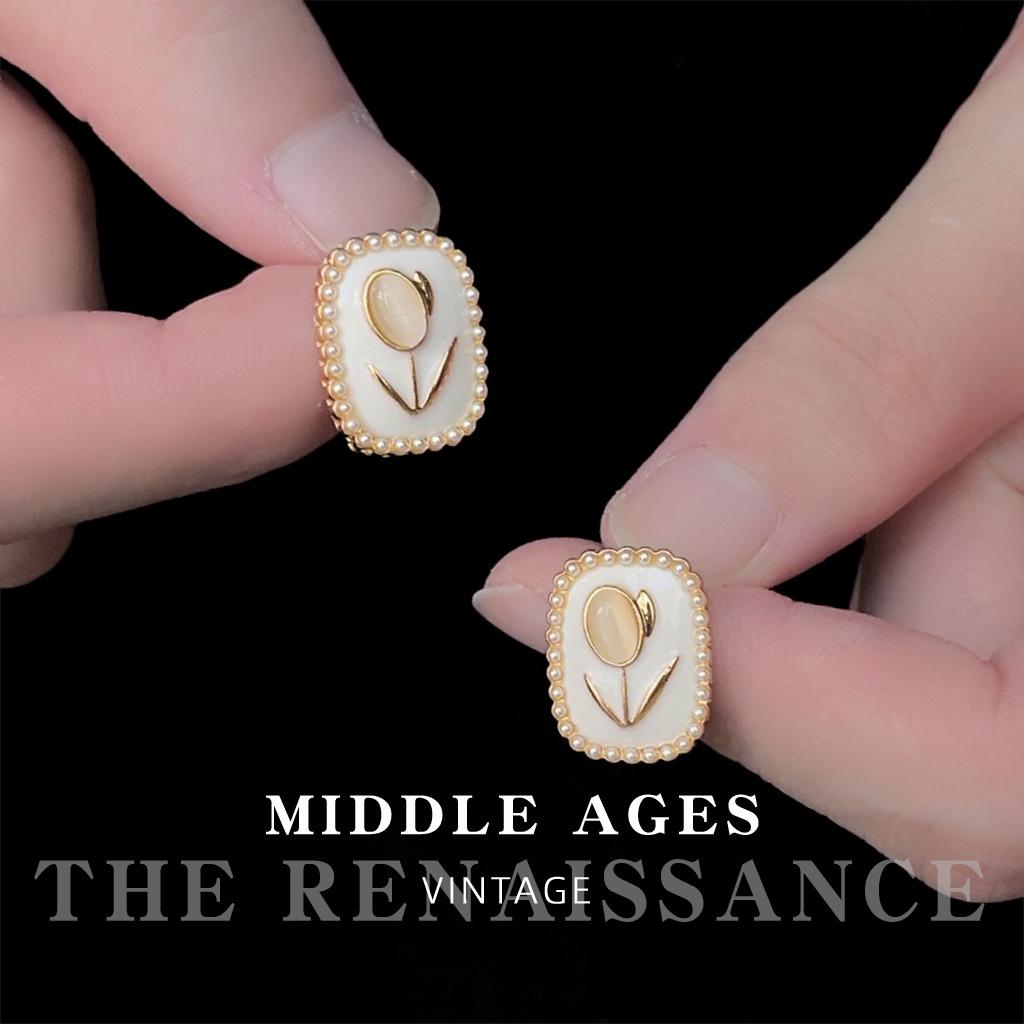 Windshield opal tulip stud earrings dripping oil cream white square earrings French earrings