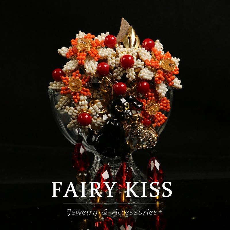 Heavy Industry Flowering Beaded Atmosphere Handwoven Puppy Enamel Brooch Animal Brooch Water Drop Fringed Brooch