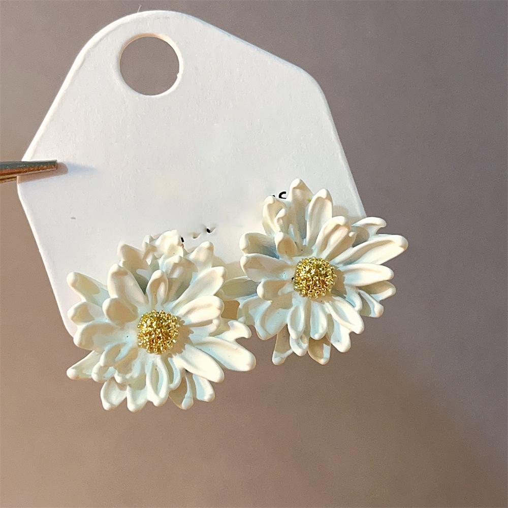 Early spring new dopamine flower stamen stud earrings fashionable and sweet simple earrings versatile high-end earrings