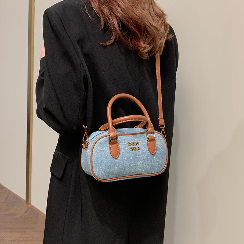 Bowling bag women's 2025 new niche portable pillow bag fashionable versatile single shoulder messenger bag bag