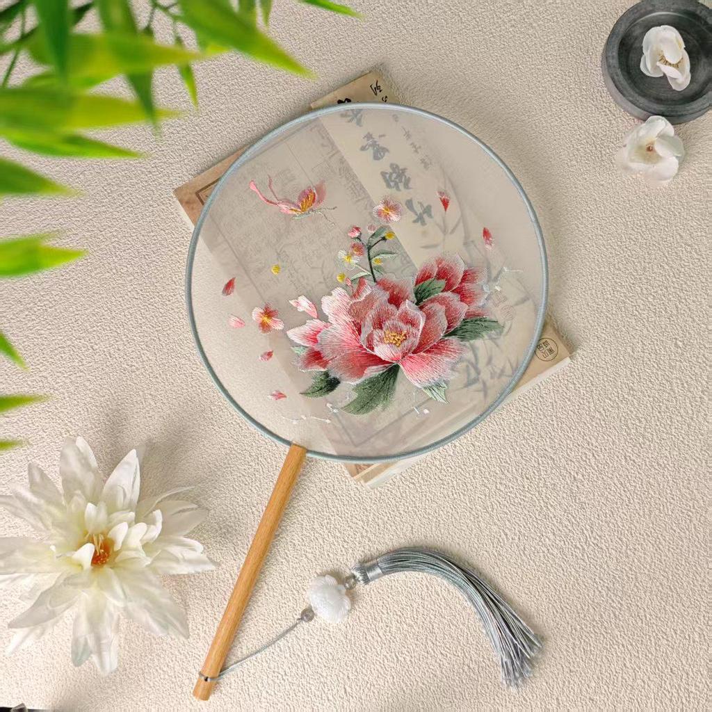 Klassischer doppelseitig bestickter Pfauenfächer - Traditionelles rundes Suzhou Hanfu Tanzaccessoire