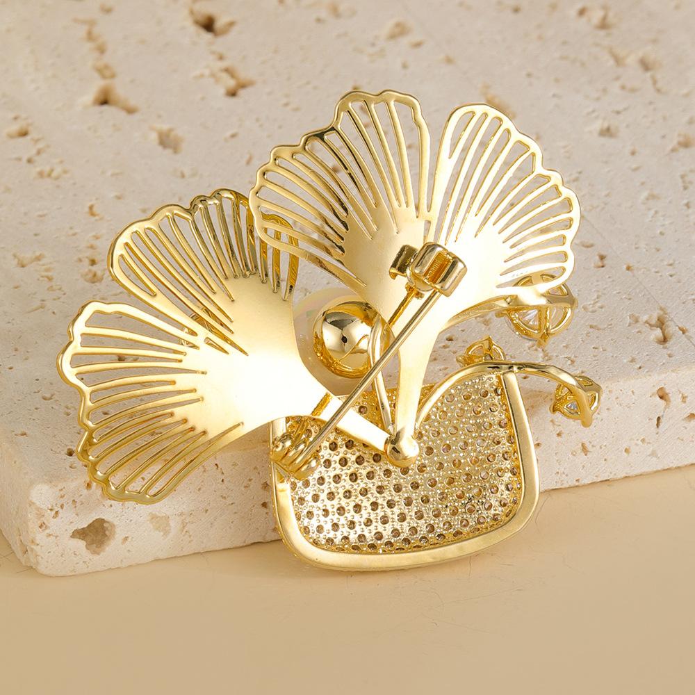 Blucome Hochwertige Brosche mit Ginkgoblatt und Blumenkorb, Mikro-eingelegter Zirkonia, verkupferte Brosche für Damen und Herren, Anzug, Hijab-Anstecker