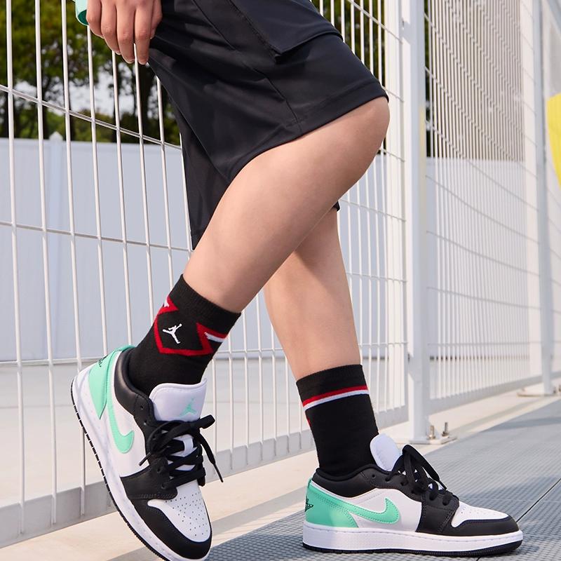 Air Jordan 1 Low GS White Black Green Glow 553560-131