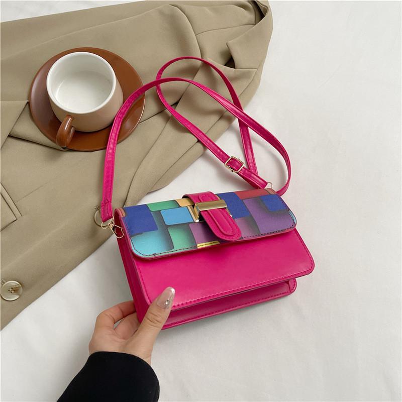 

Trendy Minimalist Crossbody Bag For Women 2024 New Stylish Small Square Bag With Chic Stitching In Black Green White Hot Pink рожевий червоний колір