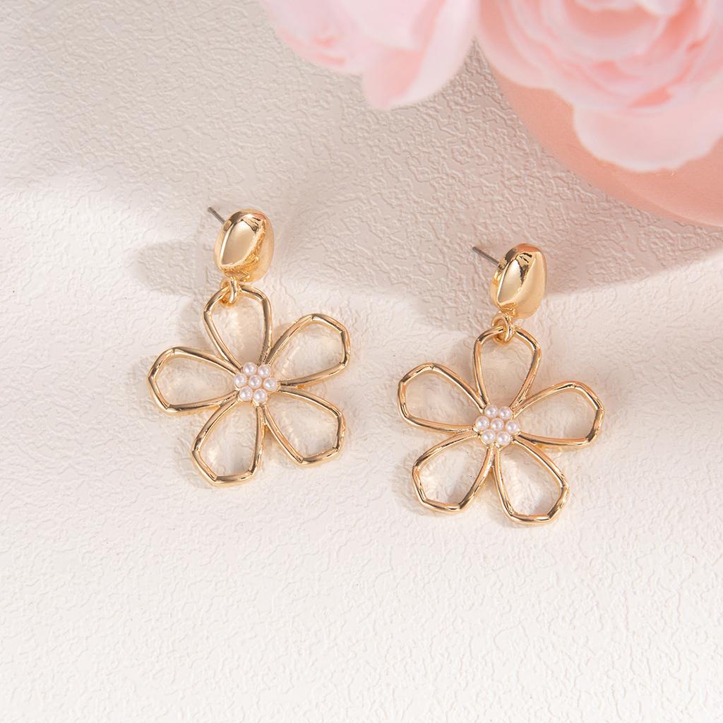Retro Hollow Big Flower Pearl Stud Earrings, Light Luxury Design Sense, Simple Personality Temperament Earrings Women