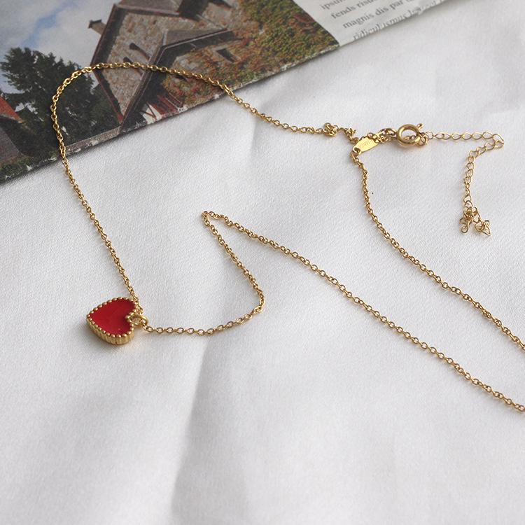 Heart-Shaped Mother-of-Pearl Gold-Plated Titanium Necklace - Unique Design Clavicle Chain.