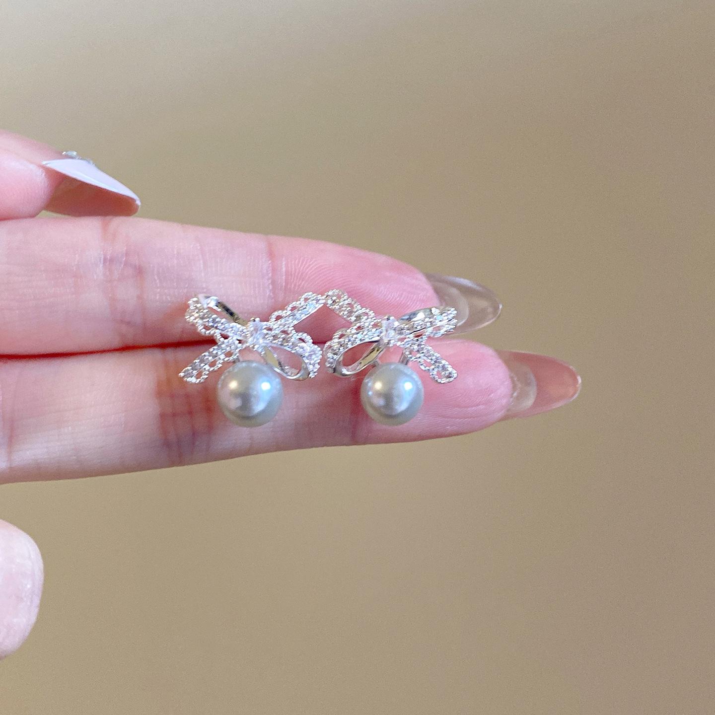 Exquisite Zircon Tiger Eye & Pearl Stud Earrings - Retro Luxury for Women