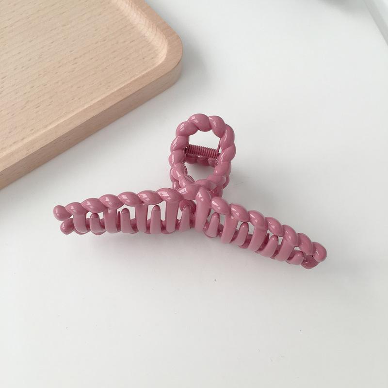 Beautifully Plastic Crafted Hair Claw Clips With Elegant Shapes And Vibrant Colors For Every Hairstyle Needs