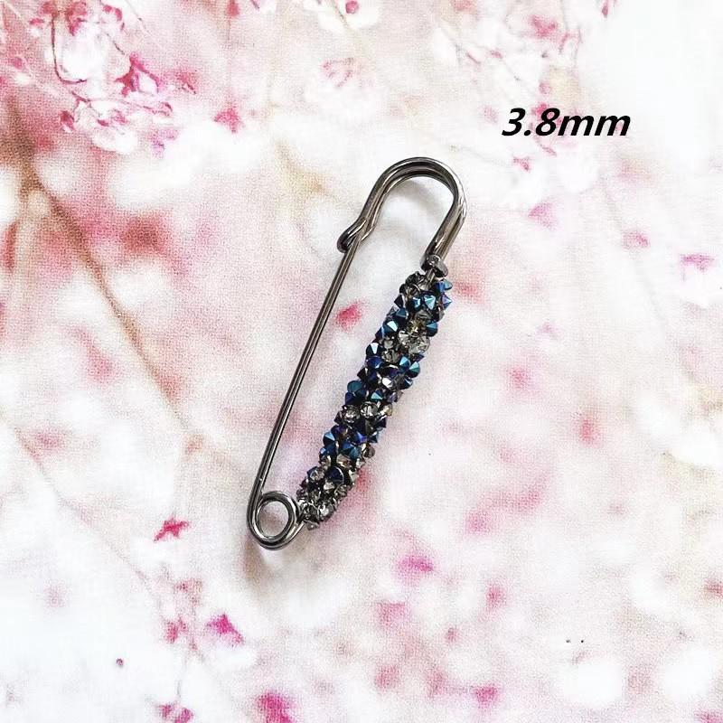 Waist-Slimming & Anti-Exposure Brooch Pin – Clothing Accessory for Secure Fit