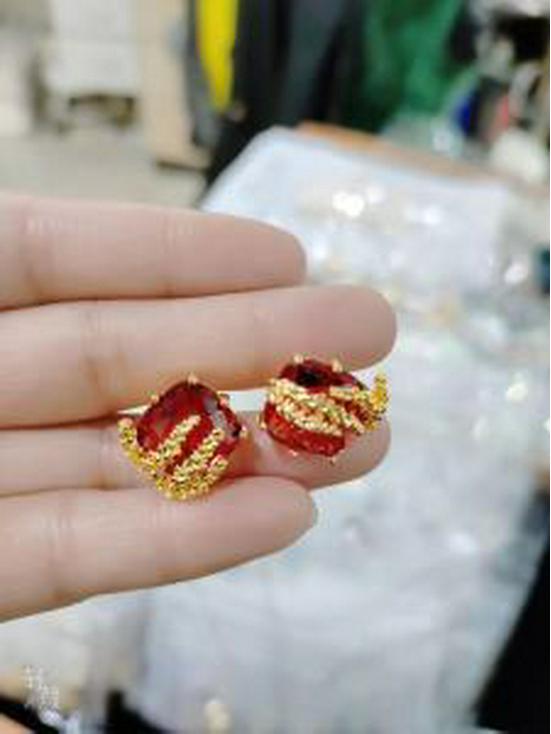 S925 Silver Needle Retro Red Enamel Drip Earrings - High-End, Niche, Versatile Autumn/Winter Studs