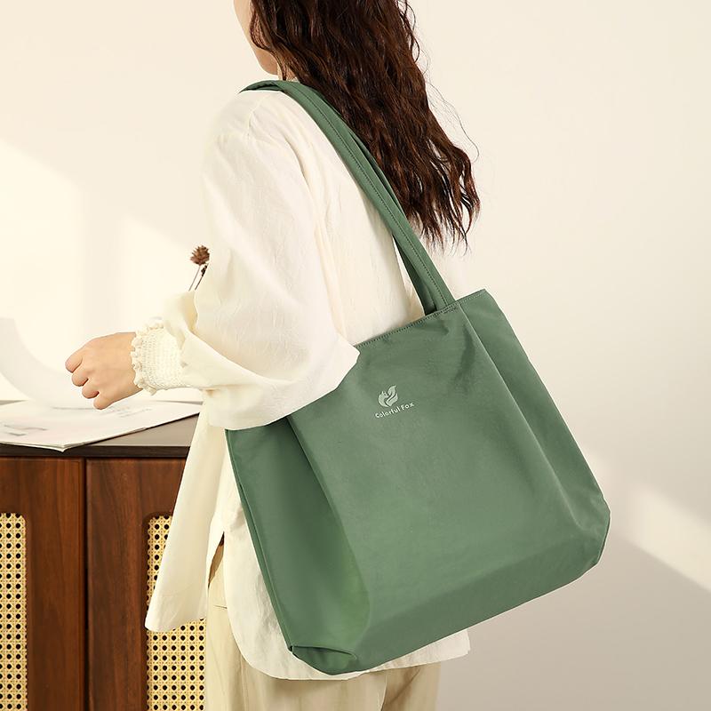 Minimalist Tote Bag with Spacious Interior and Smooth Finish, Ideal for Daily Use and Casual Outings