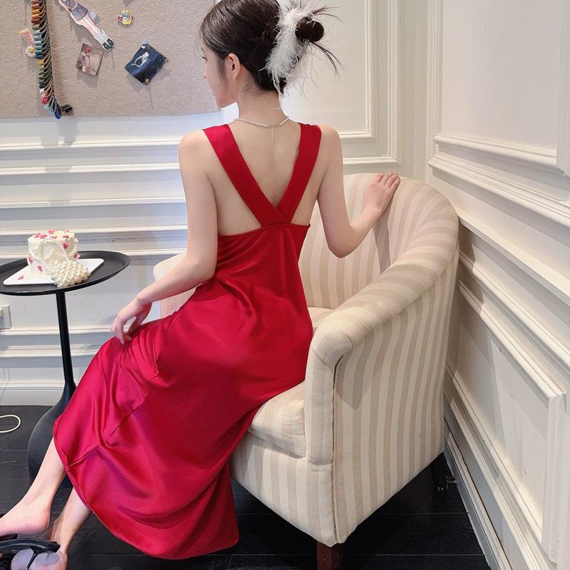 Robe de nuit longue en soie glacée française sexy à bretelles pyjama robe longue printemps et été pour femme robe fine en dentelle avec coussinet de poitrine