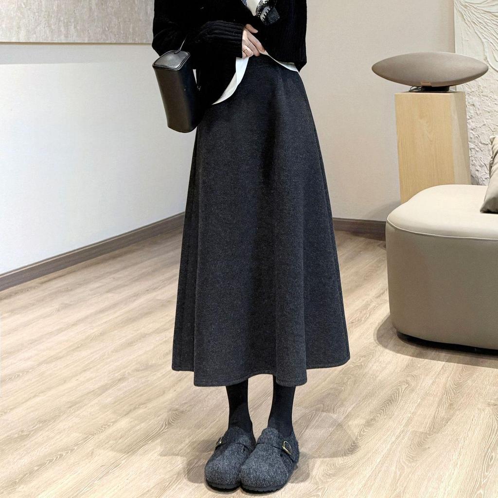 Elegant High-Waisted Wool Blend Midi Skirt – Minimalist, Warm, and Flattering Winter Style