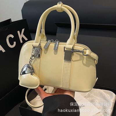 Versão coreana design de nicho simples e versátil bolsa de ombro portátil para o dia a dia feminina nova moda primavera 2025 bolsa mensageiro casual