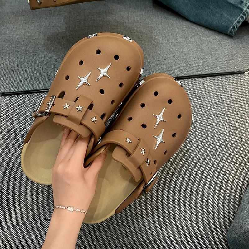 

Internet celebrity black heightened platform hole shoes stepping on shit bag head slippers 39-40 коричневий