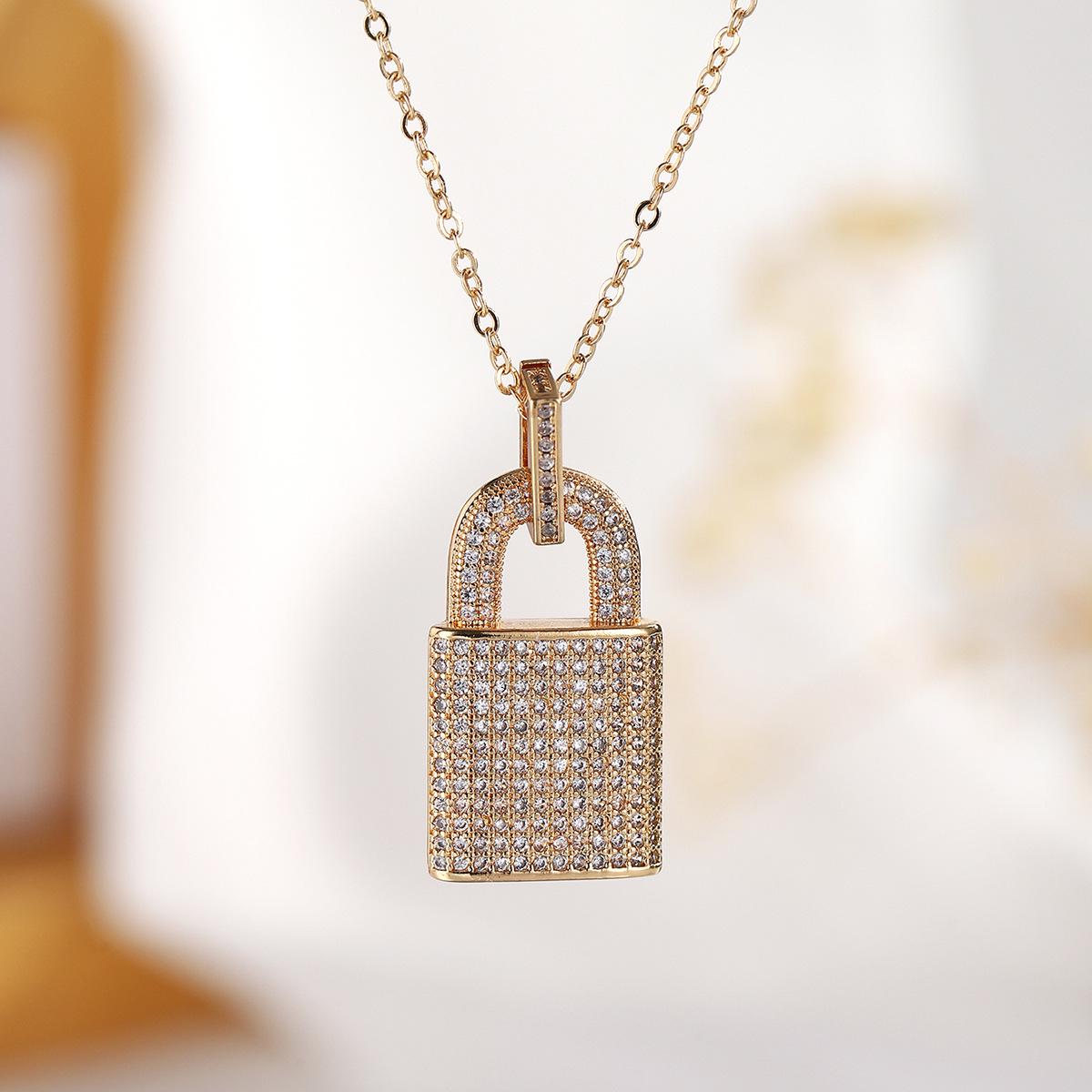 European & American Style Zircon Lock Pendant Necklace - Versatile, Luxurious & Elegant золотой