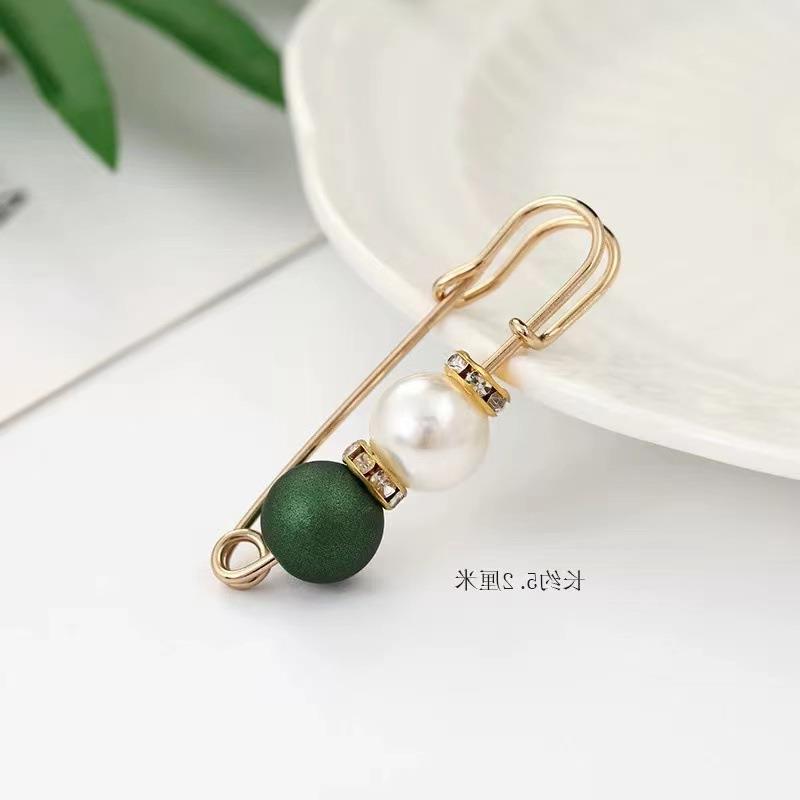 Waist Pin Accessory Brooch for Adjusting Clothing Fit and Preventing Exposure