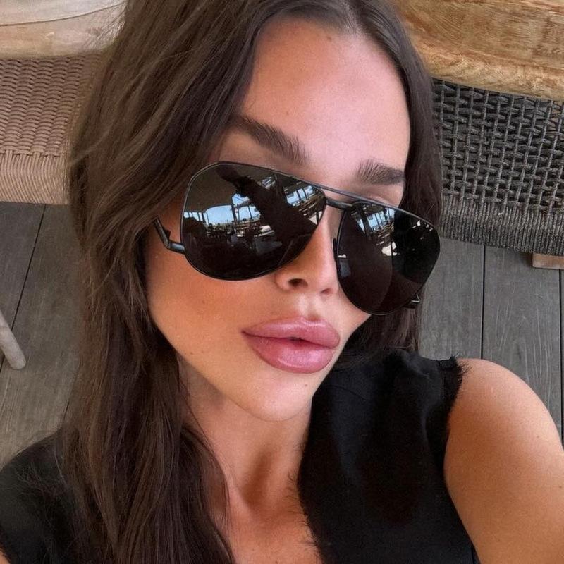 High Quality Sunglasses Men Pilot Shape UV400 Protection Women Sun Glasses Driving Hiking Travelling Woman Sun Glass