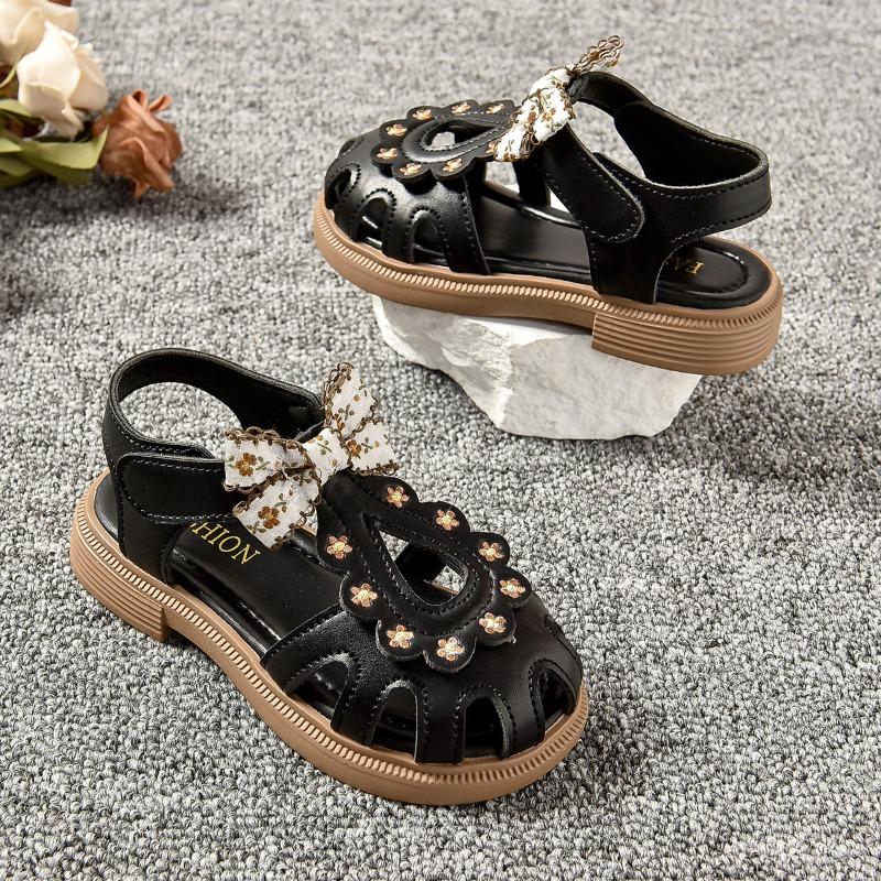 Chaussures pour filles, sandales fermées style princesse pour enfants pour l'été, chaussures élégantes à semelle souple pour petites filles.
