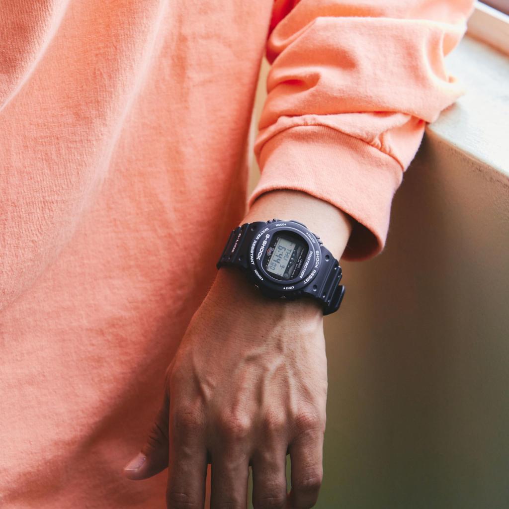 Casio G-Shock G-LIDE Radio-Controlled Solar Watch GWX-5700CS-1JF / -5700CS-7JF Men's Black / White [Official Japanese Product]