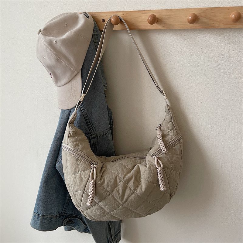 Hochwertige Taschen für Damen, großes Fassungsvermögen, trendige, modische Nischen-Nylon-Taschen, vielseitige Umhängetaschen in Knödelform für eine Schulter