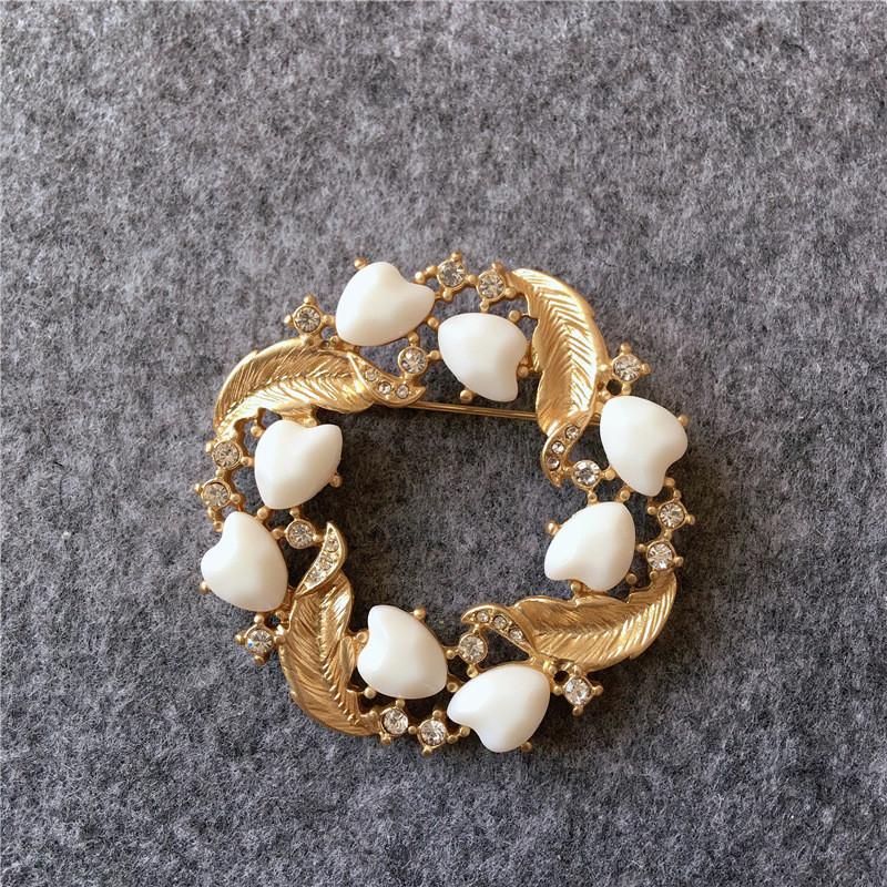 Vintage Animal Metal Brooch With Artificial Gemstone Ideal For Women And Kids Gift