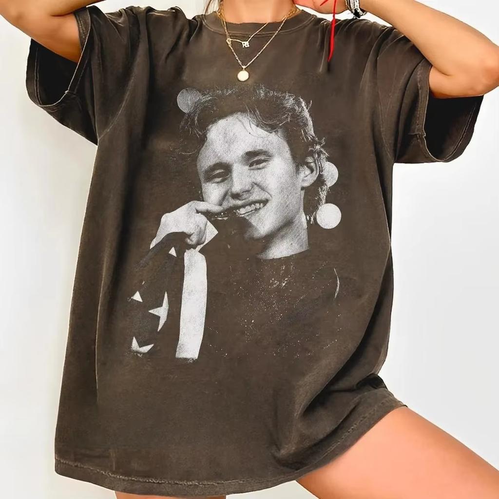 Ilia Malinin Vintage Damen T-Shirt Unisex Baumwoll-Tee Lässig Sommer Locker Streetwear Y2K Retro Porträt Charakter Quad Gott