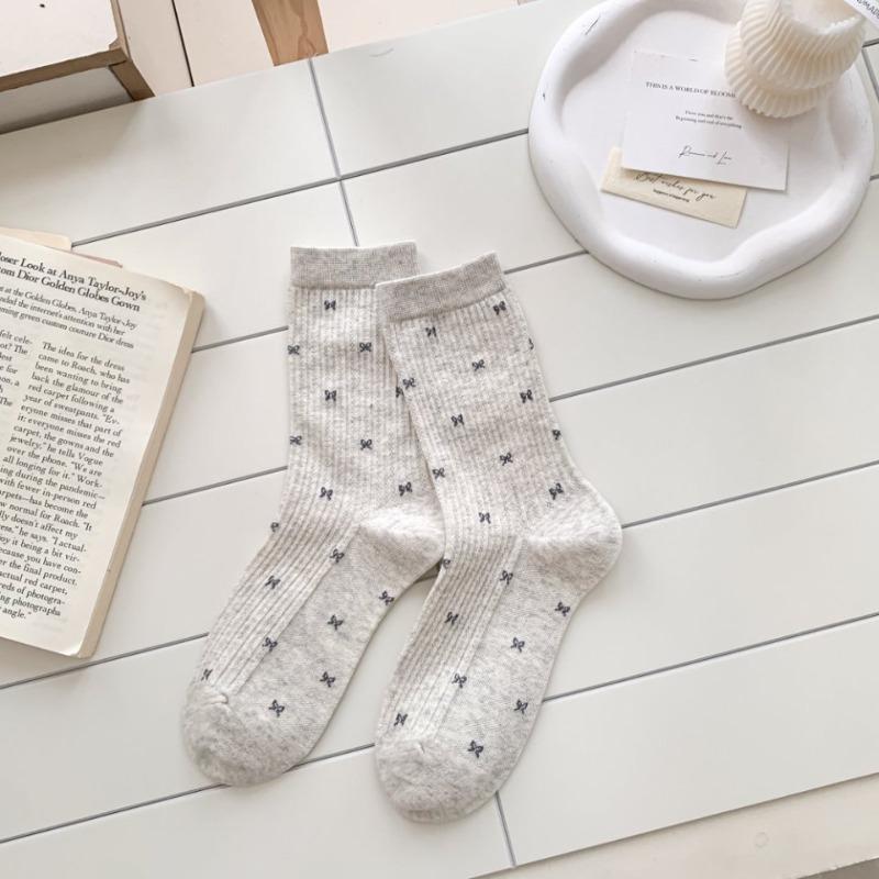 Autumn and Winter Retro Bow-tie Micro-pressure Mid-calf Women's Socks Are Versatile for Outerwear and Boneless Pile Socks