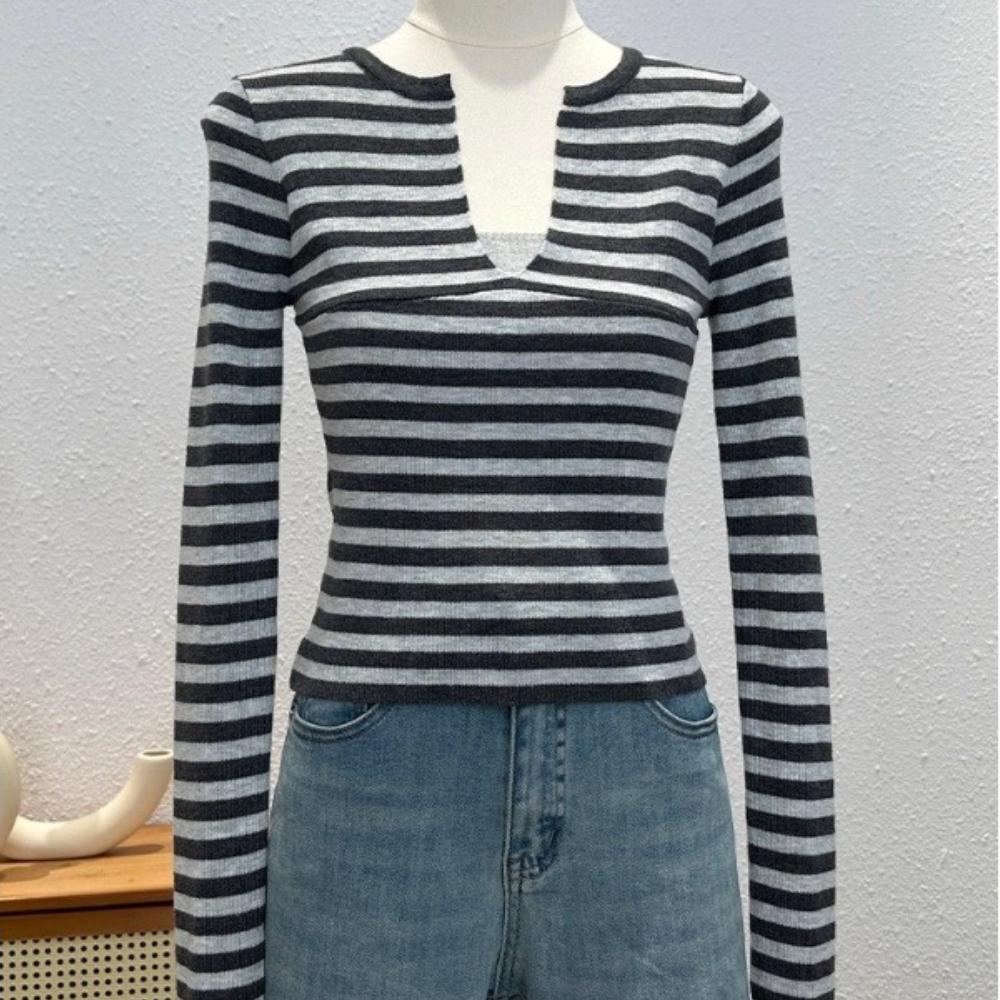 A High-end Striped Long-sleeved Knitted Sweater for Women's Autumn Fashion, with A Slimming and Form-fitting Look. Two Unique Waist-hugging Tops