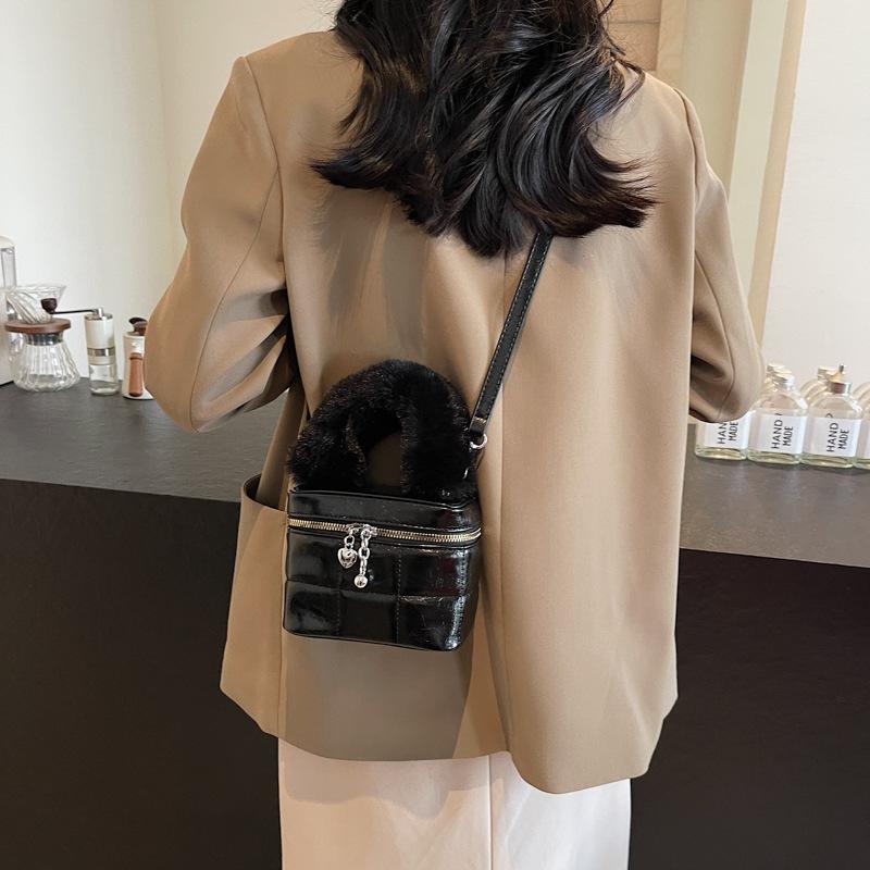 Fashion Xiaoxiangfeng Women's Bag 2025 New Niche Rhombus Chain Bag Portable Small Square Bag Crossbody Bag