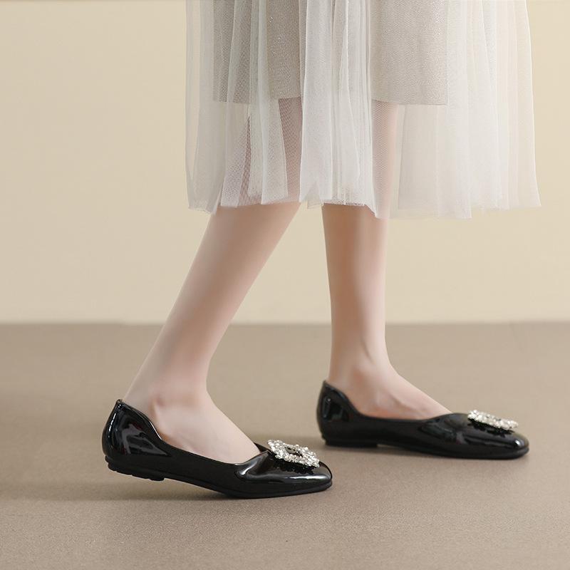 Fashion Black/Red Japanned Leather Flats Woman Crystal Buckle Shoes Ladies Square Toe Ballets Female Slip On Lofers Brides Wedding Shoes
