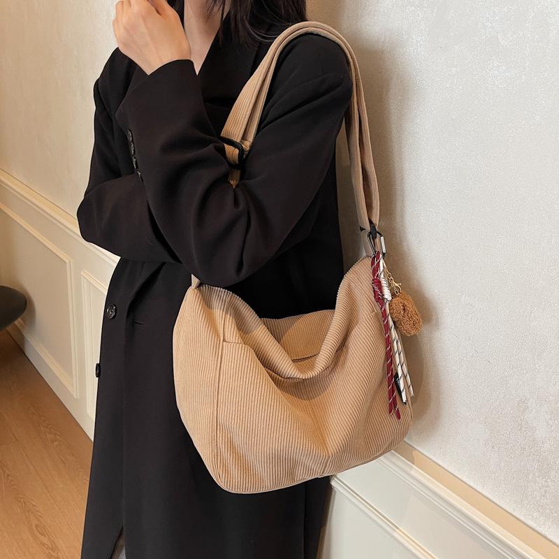 Large Capacity Commuter Bag Japanese Retro Corduroy Dumpling Bag Solid Color Versatile Messenger Bag Girl Shoulder Bag