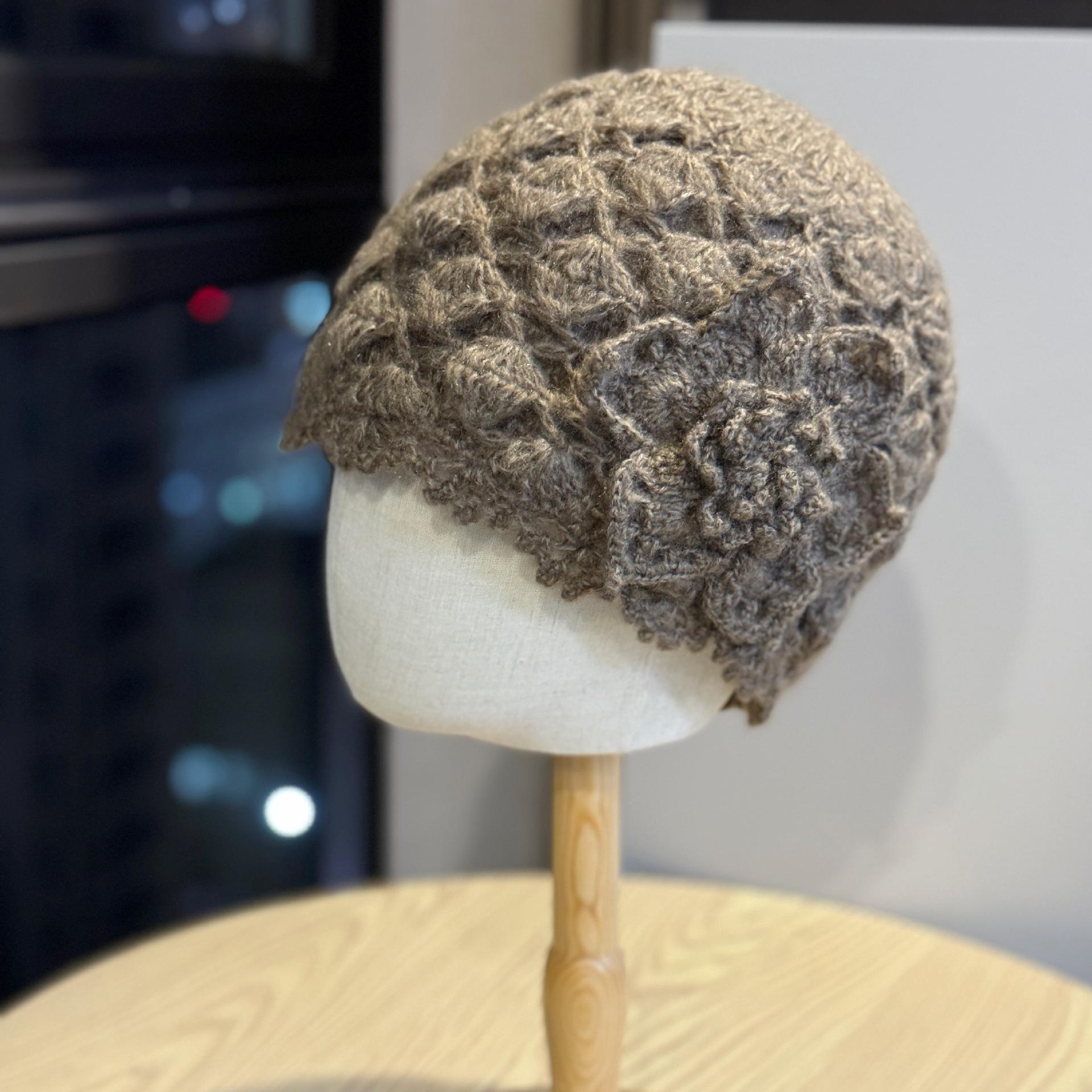 

Новая шапка Женская осенне-зимняя трехмерная шапка-баотоу с цветком Японская ручная работа Вязаная теплая шерстяная шапка Крючком Шапка-дыня one size