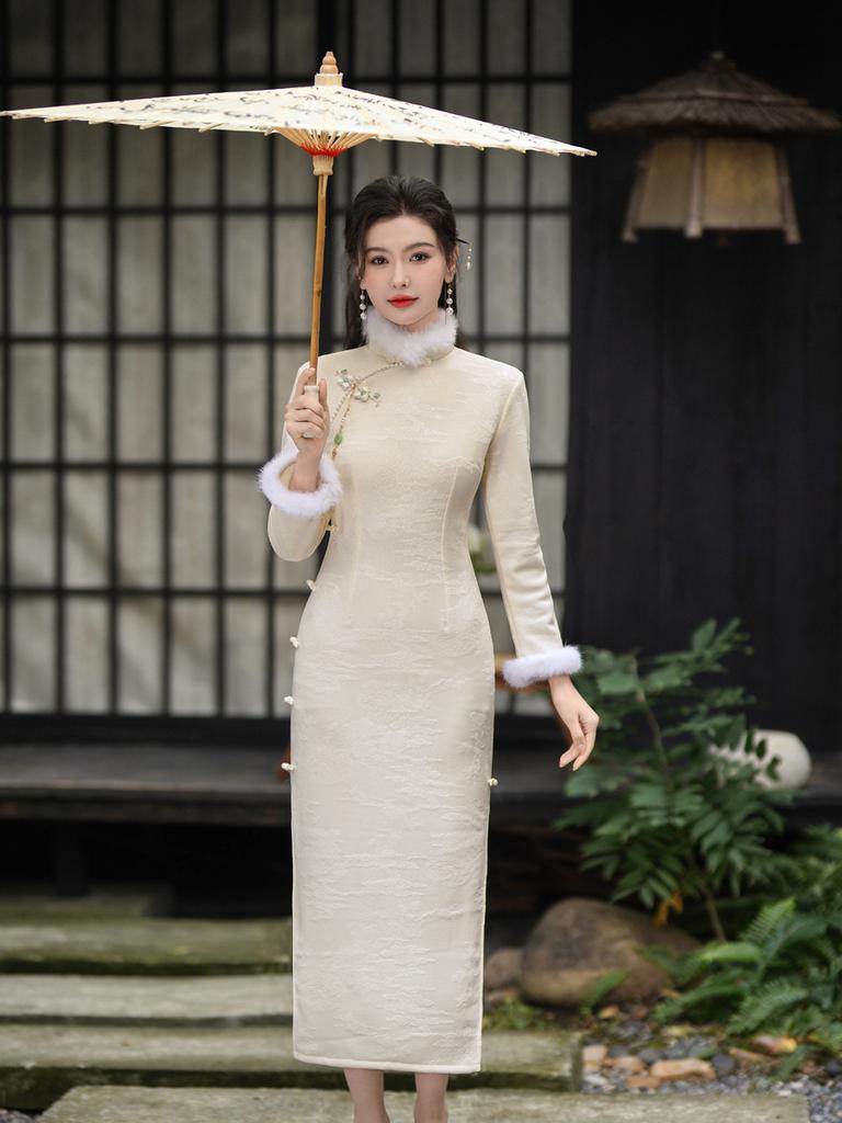 New Chinese velvet auspicious cloud jacquard cheongsam, new thickened long compound super soft autumn and winter youthful temperament advanced sense