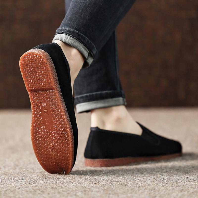 Męskie, czarne, ciepłe, materiałowe buty z pluszową wyściółką i sztucznym futrem króliczym, z antypoślizgową podeszwą ze ścięgien wołowych.