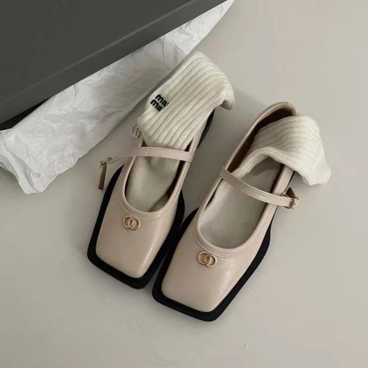 French retro square head shallow mouth Mary Jane small leather shoes 2025 spring new girl soft leather low heel super comfortable single shoes