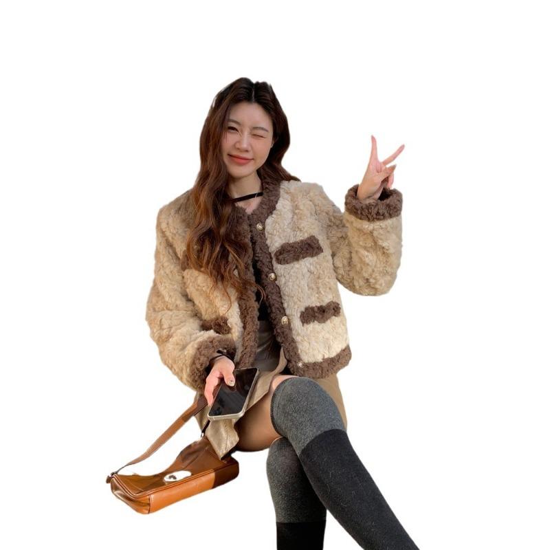 Lamb wool coat women's autumn and winter new short wool coat retro loose padded plush top