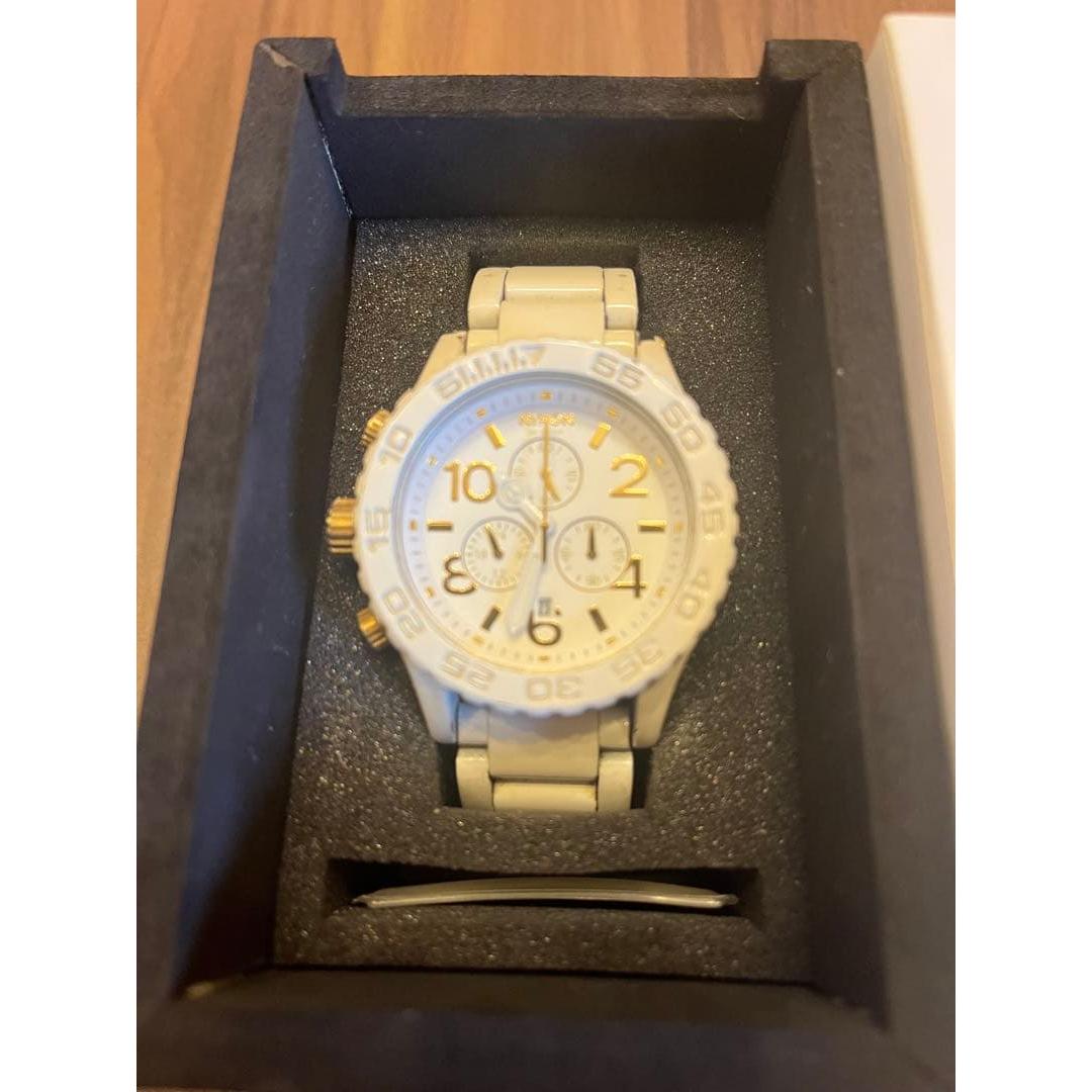 Used NIXON quartz watch white gold