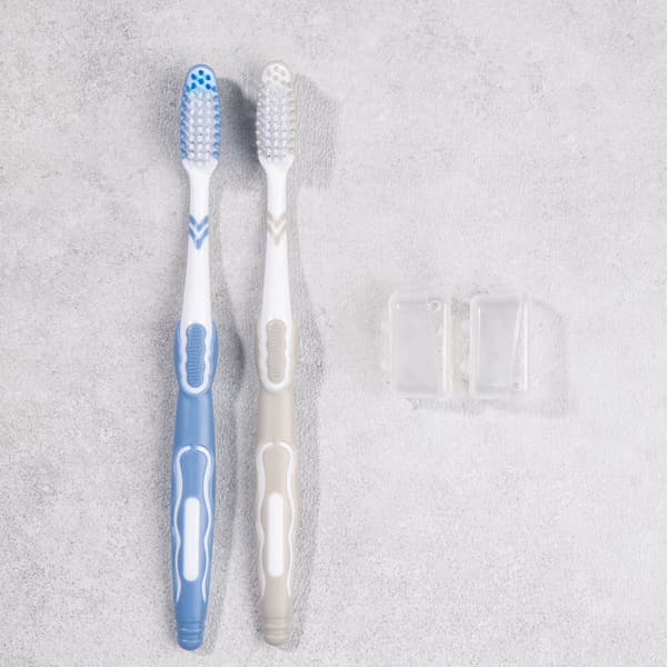 2 Massage-Zahnbürsten