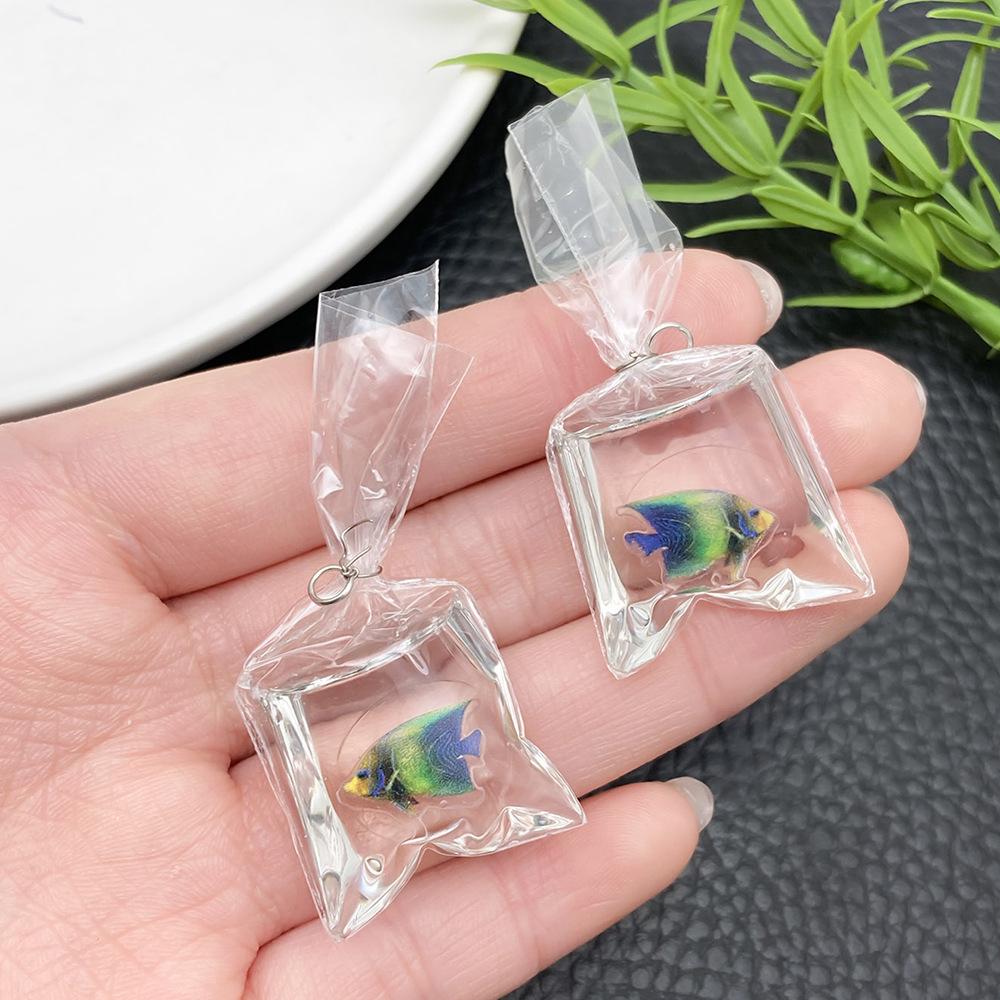 Pendientes Colgantes de Resina Transparente Agua de Mar Pez Dorado y Accesorios para Llavero