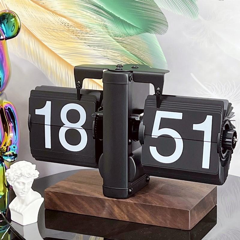 Retro Vintage Auto Flip Calendar Desk Clock Digital Down Page Design
