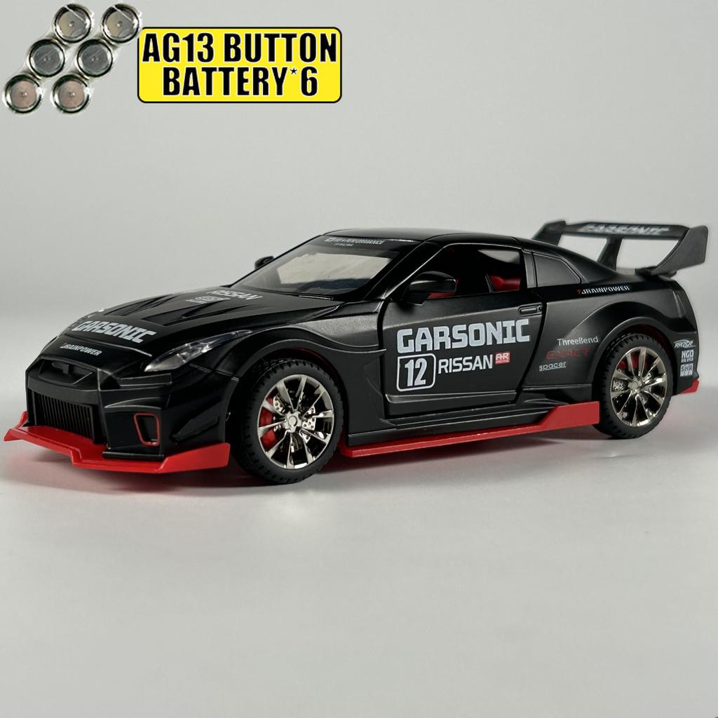 1:32 Nissan GTR CSR2 Modello in Lega Metallica Diecast Auto Decorazione per la Casa & Collezionabili Ornamento per Esposizione Hobby Regali per le Feste