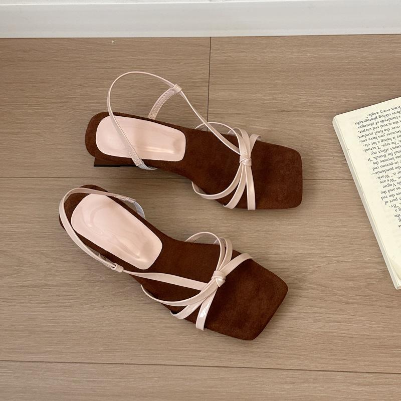 

Летний тонкий ремень ретро квадратная голова танкетка сандалии 2025 новый темперамент сочетание юбка один ремешок сандалии женские сандалии 40 телесный