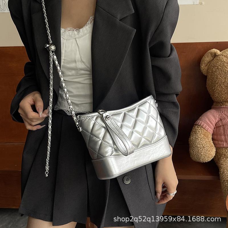 Women's bag New stray bag Rhombus chain bag One shoulder oblique span bag Fashion women's bag