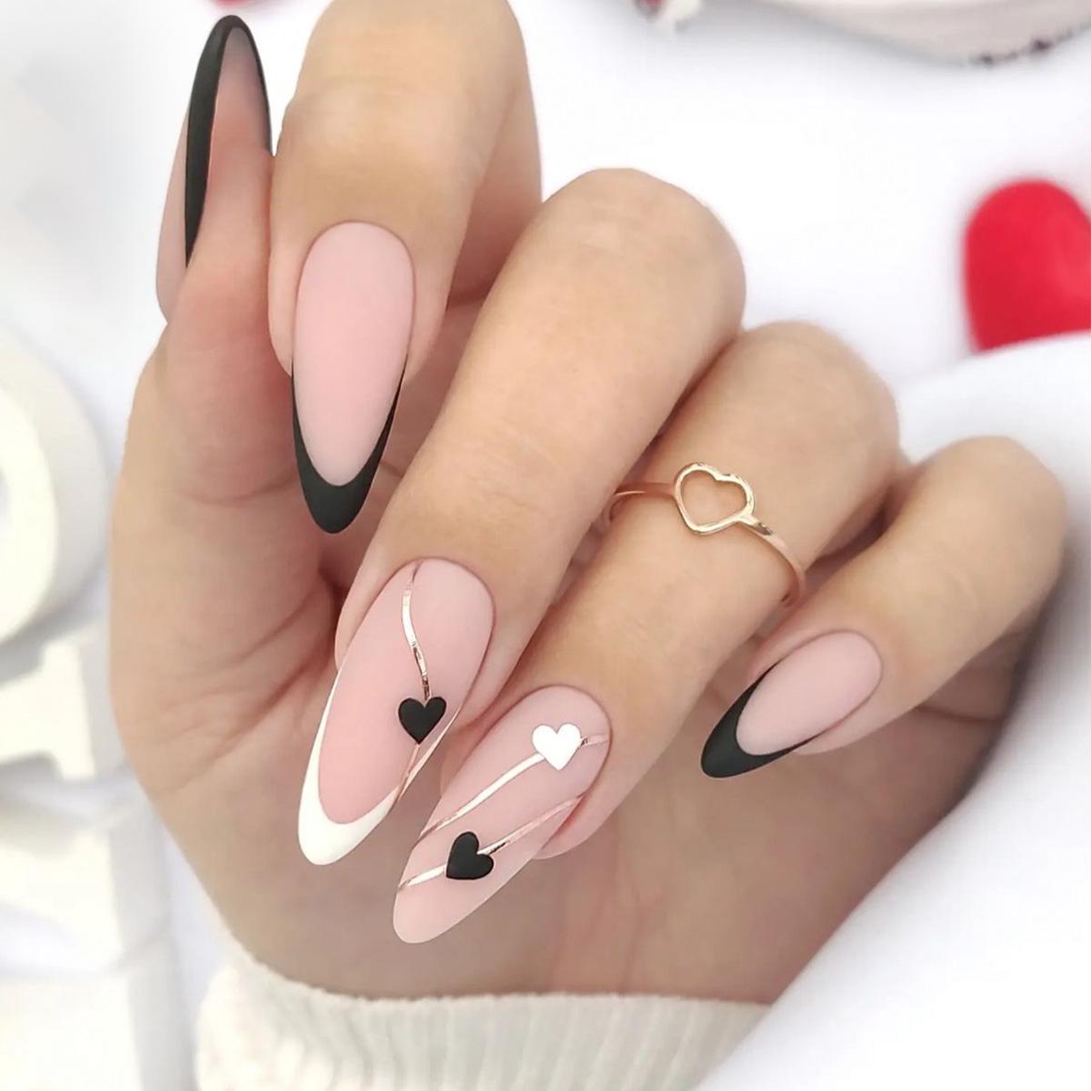 

Matte Almond French Black & White Heart Line False Nail Tips
